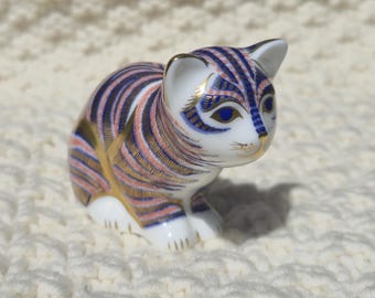 Royal Crown Derby Sitting Kitten Paperweight *Gold Stopper* - Bone China