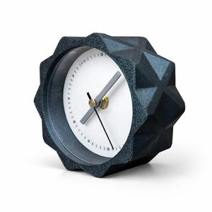 Modern Geometric Desk Clock – 3D Printed Faceted Clock – Minimalist Office Decor – Small Modern Shelf Clock