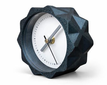 Modern Geometric Desk Clock – 3D Printed Faceted Clock – Minimalist Office Decor – Small Modern Shelf Clock