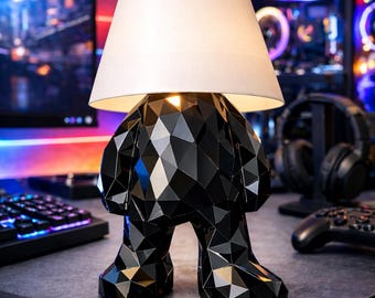 Low Poly Gamer Desk Lamp – Gaming Room Decor – Modern Geometric Table Lamp – Gamer Gift – Gaming Setup Light – Unique Desk Lamp