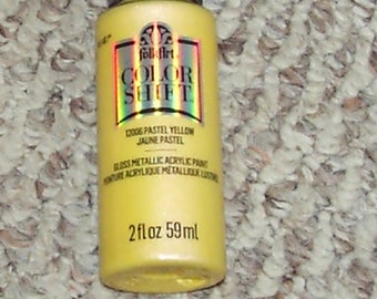 - Eine (1) Flasche Pastellgelbe Flash Color Shift Acrylfarbe - 2 fl.oz. oder 59 ml
