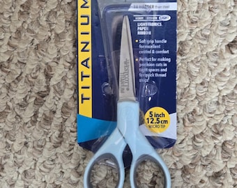 Westcott Titanium 12,5 cm Schere mit Blau/Grauen Griffen - Micro Spitze
