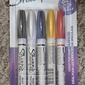 Marcadores de tinta à base de óleo Sharpie FINE Tip - Cores básicas - Anéis roxos na parte inferior dos marcadores