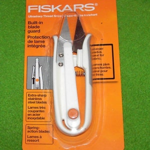 Fiskars Built In Blade Guard Ultra Sharp Thread Snips - White Handle