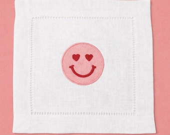 Juego de 4 servilletas de cóctel para San Valentín, de lino bordado con corazones rosas y caritas sonrientes, elegante decoración para fiestas.