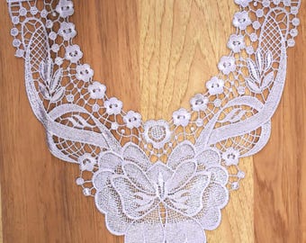 Cuello adornado con bordado de encaje victoriano vintage