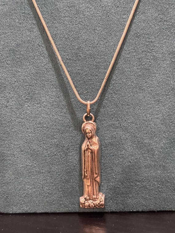 LOURDES Pendant Necklace