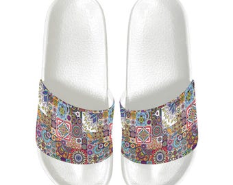 Sandalias planas sin costuras con estampado floral étnico, sandalias personalizadas de PU con suela ligera de EVA.
