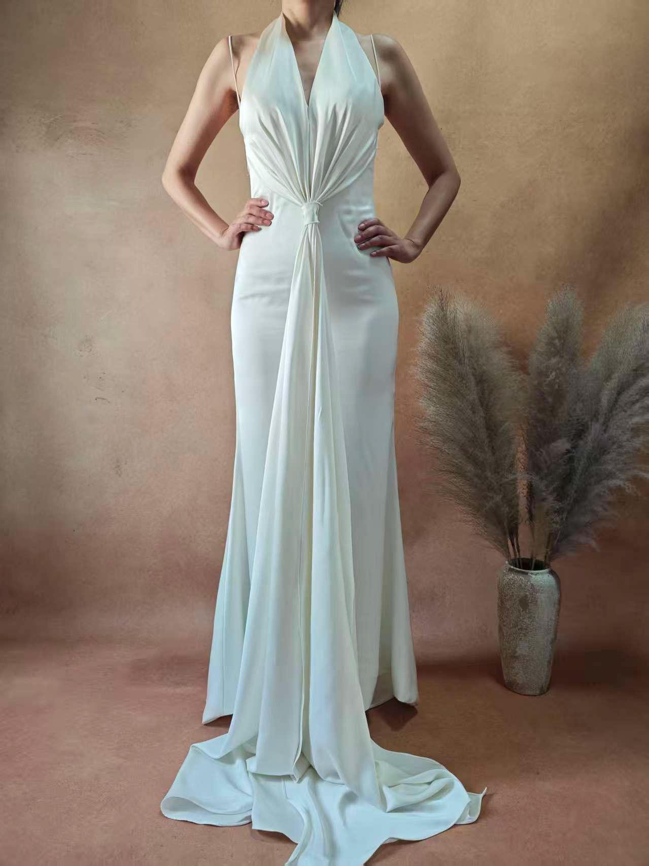 halter v neck wedding dress Bridal Gown with Detachable Overskirt & Veil S neck wedding dress with fitted mermaid skirt by Nox Anabel JW985 Halter Beach Wedding Dress Backless