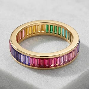 Rainbow Baguette Sapphire Eternity-ring - geelgouden meerkleurige labgegroeide saffierband