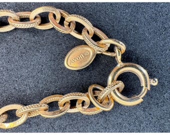 AVON Gold Tone Oval Link Necklace Textured Chain Classic Lobster Clasp 16in