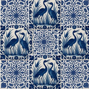 Op de afbeelding: Een herhalend patroon van vierkante tegels met een blauw-wit ontwerp. De tegels tonen gestileerde blauwe reigers in een moerasomgeving, omgeven door bloemen- en krulwerkranden. Het ontwerp doet denken aan traditioneel Delfts aardewerk.