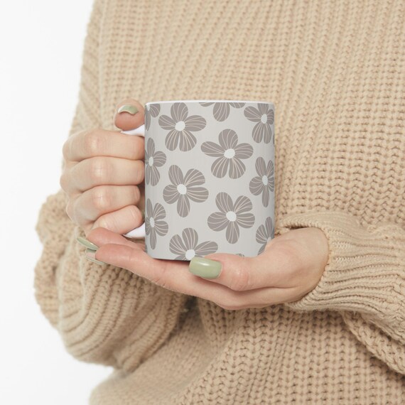 Minimalist Floral Mug, Neutral Flower Coffee Mug, Aesthetic Daisy Mug