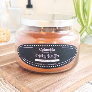 Mickey Waffles, Zimt, Pekannuss, Ahornsirup, Kerze, 325 ml, optionale Geschenkbox