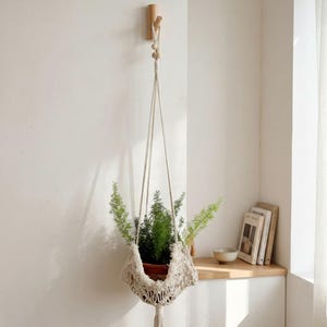 Handmade Macrame Plant Hanger, Boho Plant Basket, Macrame Wall Decor, Indoor Hanging Planter, macromay Leaf Design, Modern Plant Pot Holder
