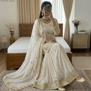 Traje Sharara blanco de diseñador premium Salwar Kameez con dupatta, conjunto de 3 piezas, confeccionado, vestido de novia punjabi, Sharara para mujer, traje pakistaní imagen 2