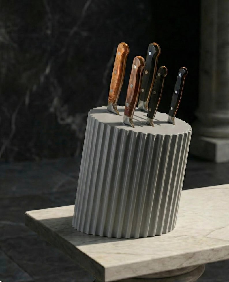 Suporte para facas moderno com textura canelada – Organizador minimalista para bancada de cozinha Cinzento
