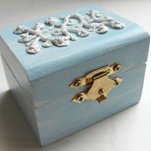 Blue Engagement ring box, wedding ring box, something blue, white flowers, blue velvet, blue trinket box, blue box, blue wedding, floral box