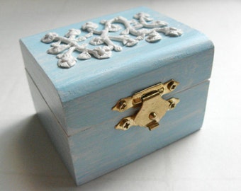 Blue Engagement ring box, wedding ring box, something blue, white flowers, blue velvet, blue trinket box, blue box, blue wedding, floral box