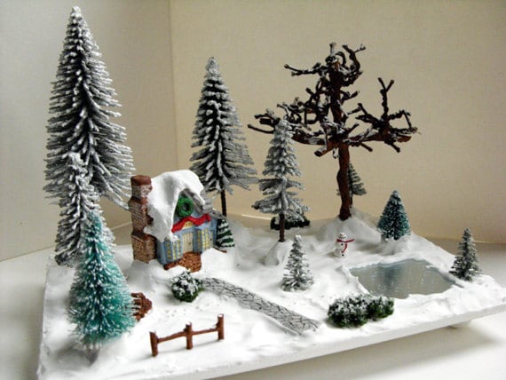 Scène miniature de village de Noël vignette miniature de Noël, arbres  miniatures de Noël, bonhomme de neige, vignette de vacances, décor dhiver -   Canada