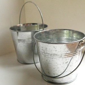 Silver Galvanized  Bucket - 4&quot; metal bucket, small pail, party favor bucket, wedding favor bucket, rustic wedding decor, bucket planter