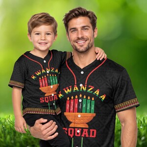 Maglietta da baseball personalizzata per Kwanzaa, maglia con motivo africano, completo festivo personalizzato con nome e numero, maglietta Kinara Candle Squad, regalo tradizionale