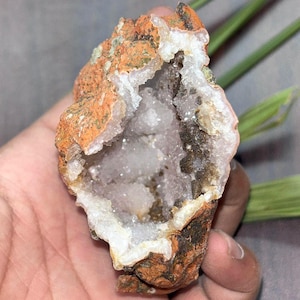 Geoda de calcedonia roja de Marruecos, ejemplar de mineral de cristal natural, piedra para la fabricación de joyas.