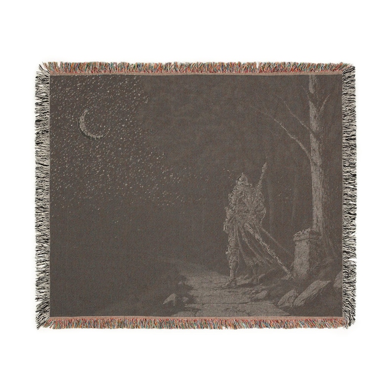Dark Fantasy Knight Woven Blanket, Soulslike Medieval Warrior Tapestry Throw, Gothic Night Path Art, RPG Inspired Decor, Cozy Gamer Gift zdjęcie 7