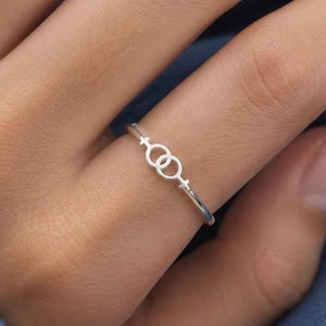 Anillo con el símbolo de Marte y Venus, anillo minimalista para parejas, anillo de amor de plata de ley, anillo de círculos entrelazados, regalo ideal para parejas (para ella y para él) - Uso diario