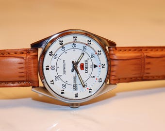 Vintage Seiko 5 Automatic Watch, White dial Men's Day Date, Wrist Watch