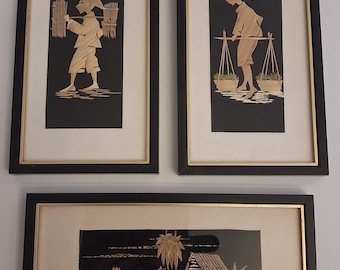Vintage Aziatisch kunstwerk uit het midden van de 20e eeuw, ingelijst trio van rijststrokunst, wanddecoratie met marqueterie van rijststro, set van 3 volkskunstwerken van stro, verzamelobject