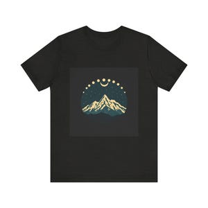 Himmlische Berg Mond T-Shirt, Retro Mond Phasen T-Shirt, Nachthimmel Natur Abenteuer Geschenk Bild 2