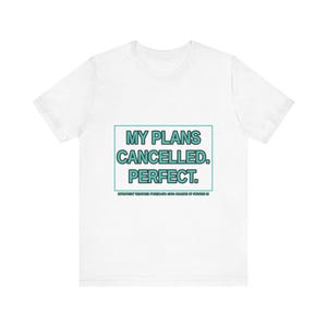 Rolig introvert t-shirt: Mina planer inställda, antisocial humor t-shirt bild 1