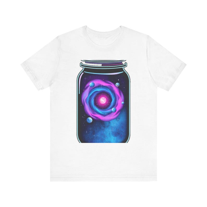 Galaxienwirbel im Glas – Weltraum-T-Shirt, Geschenk für Weltraumfans Bild 1