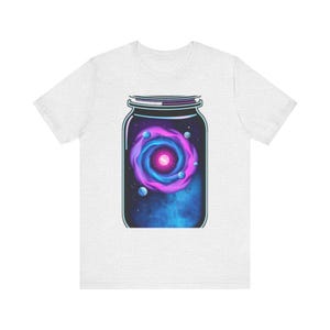 Galaxienwirbel im Glas – Weltraum-T-Shirt, Geschenk für Weltraumfans Bild 2