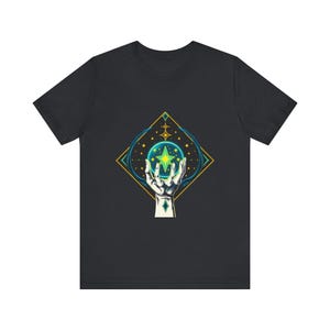 T-Shirt mit leuchtendem Kristallmotiv, himmlisch-mystisches Geschenk Bild 9