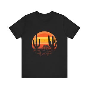 Retro Wüste Sonnenuntergang T-Shirt, Vintage Kaktus Südwesten T-Shirt, Natur Outdoor Abenteuer Geschenk Bild 3