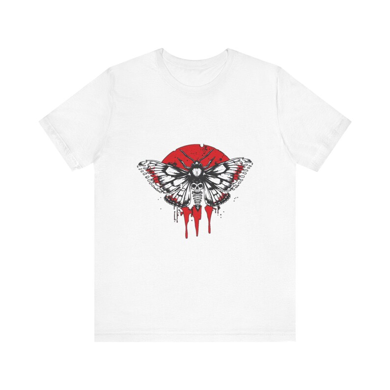T-Shirt mit Mottenschädel-Flügeln im Grunge-Stil, trendiges Grunge-Shirt, alternatives Streetwear-Geschenk Bild 1
