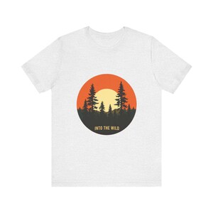 Retro Forest Pines Sonnenuntergang T-Shirt, Vintage Retro Outdoors T-Shirt, Natur Abenteuer Geschenk Bild 2
