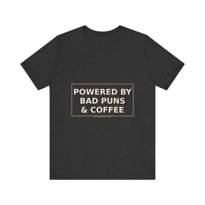 Dad Shirt : Powered By Bad Puns & Coffee – T-shirt humoristique image 11