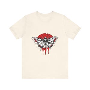 T-Shirt mit Mottenschädel-Flügeln im Grunge-Stil, trendiges Grunge-Shirt, alternatives Streetwear-Geschenk Bild 4