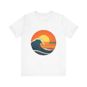 Retro Ocean Wave T-Shirt, Vintage Surf Sonnenuntergang T-Shirt, Strand-Liebhaber Küstennatur Geschenk Bild 1