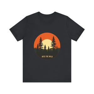 Retro Forest Pines Sonnenuntergang T-Shirt, Vintage Retro Outdoors T-Shirt, Natur Abenteuer Geschenk Bild 9