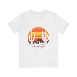 Retro Wüste Sonnenuntergang T-Shirt, Vintage Kaktus Südwesten T-Shirt, Natur Outdoor Abenteuer Geschenk Bild 2