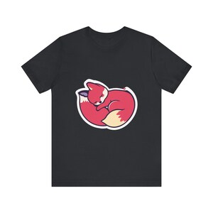Niedliches T-Shirt mit schlafendem Fuchs im zusammengerollten Zustand, Geschenk für Tierliebhaber Bild 9