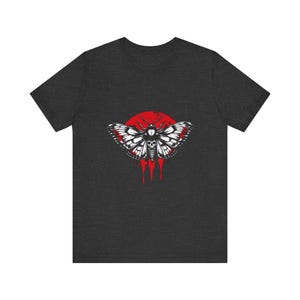 T-Shirt mit Mottenschädel-Flügeln im Grunge-Stil, trendiges Grunge-Shirt, alternatives Streetwear-Geschenk Bild 11