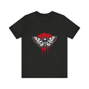 T-Shirt mit Mottenschädel-Flügeln im Grunge-Stil, trendiges Grunge-Shirt, alternatives Streetwear-Geschenk Bild 7