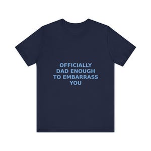 Offiziell Papa genug, um Sie T-Shirt, sarkastisches Vatertags Humor T-Shirt zu embarrass Bild 12