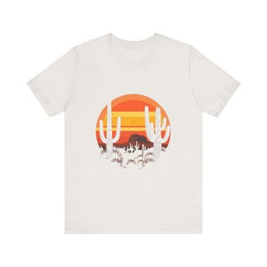 Retro Wüste Sonnenuntergang T-Shirt, Vintage Kaktus Südwesten T-Shirt, Natur Outdoor Abenteuer Geschenk Bild 6