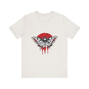 T-Shirt mit Mottenschädel-Flügeln im Grunge-Stil, trendiges Grunge-Shirt, alternatives Streetwear-Geschenk Bild 6